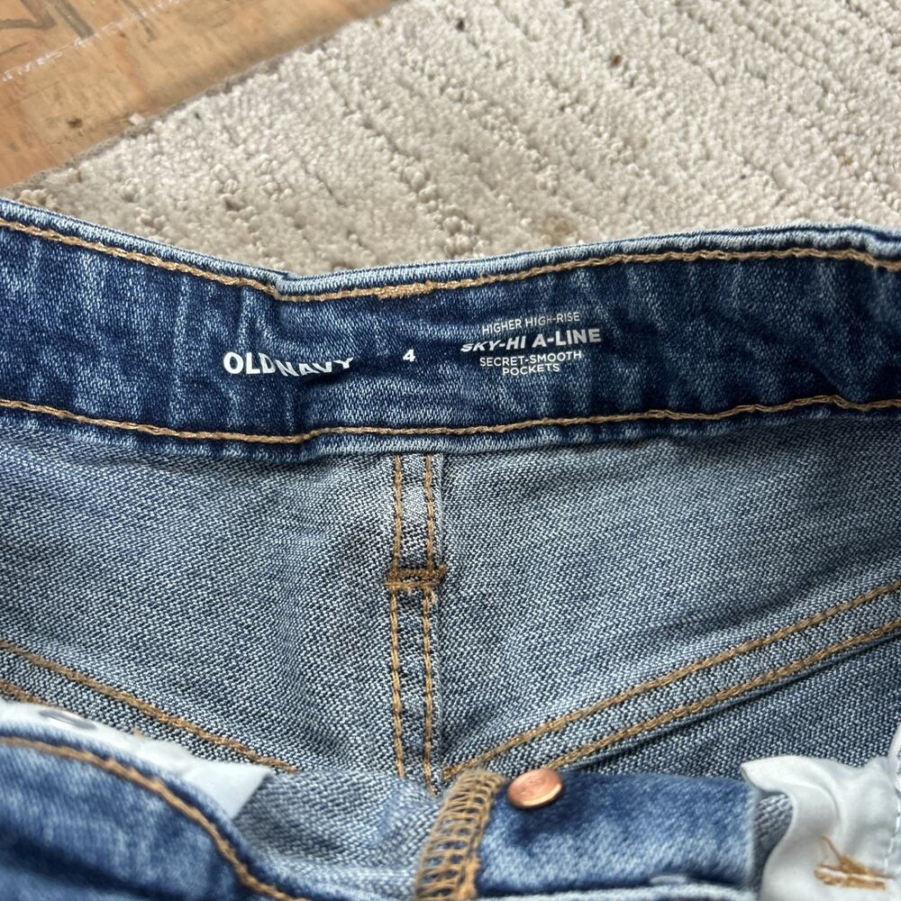 Old Navy Women's Sky-Hi A-Line Jean Shorts Button Fly Size 4 - Picture 5 of 6